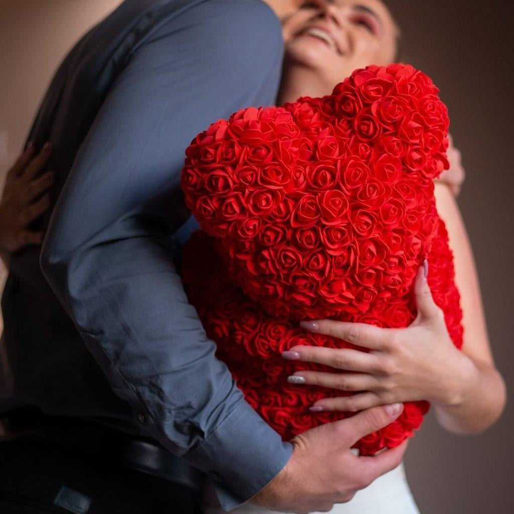 Medvedek iz rdečih vrtnic 40 cm