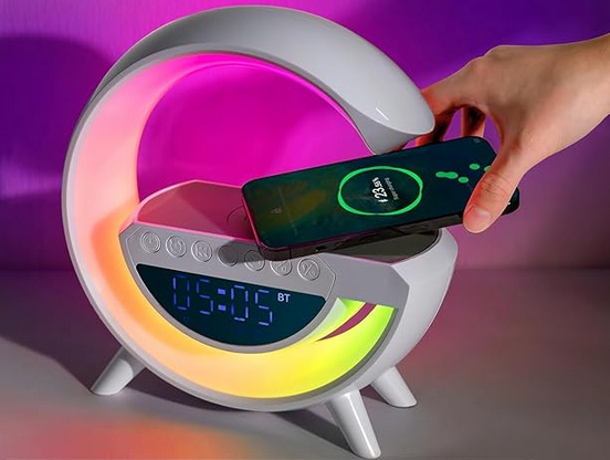 4-v-1 SVETILKA, BREZŽIČNI POLNILEC, BLUETOOTH ZVOČNIK Z URO