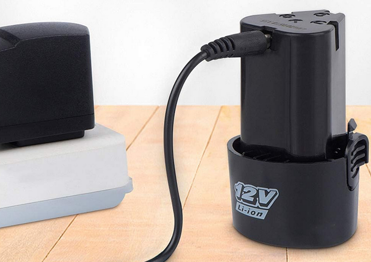 XXL AKUMULATORSKI VRTALNIK 18 V Z 2 LI-ON BATERIJOMA IN 85 DELI TER LED LUČKO