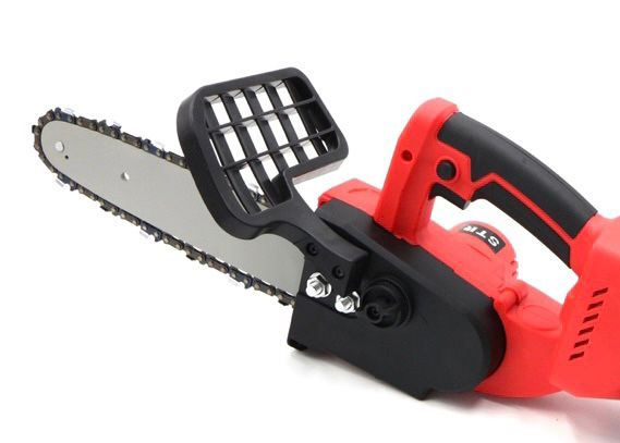 AKUMULATORSKA ŽAGA 12 PALCEV Z 2 BATERIJAMA 36V KLADIVO