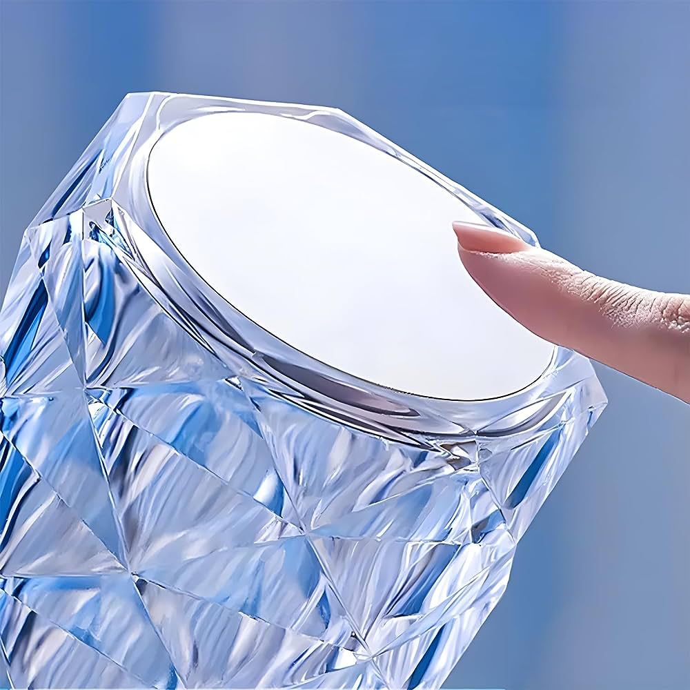 DIAMANTNA NAMIZNA SVETILKA, POLNILNA Z DALJINSKIM UPRAVLJALNIKOM IN 16 RAZLIČNIMI BARVAMI