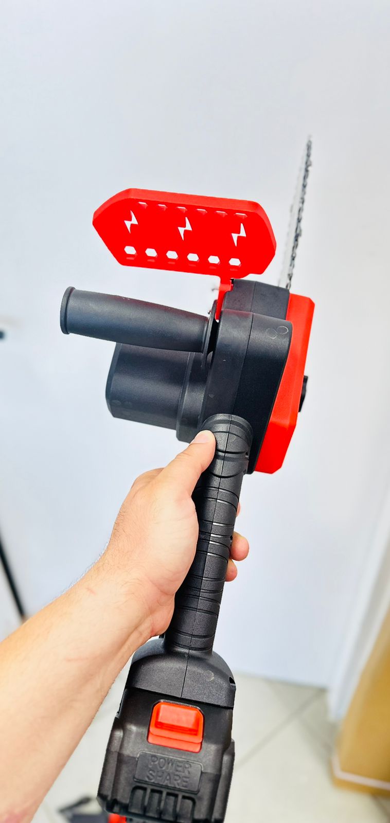 8-PALČNA AKUMULATORSKA ŽAGA Z 2 BATERIJAMA 36V KLADIVO