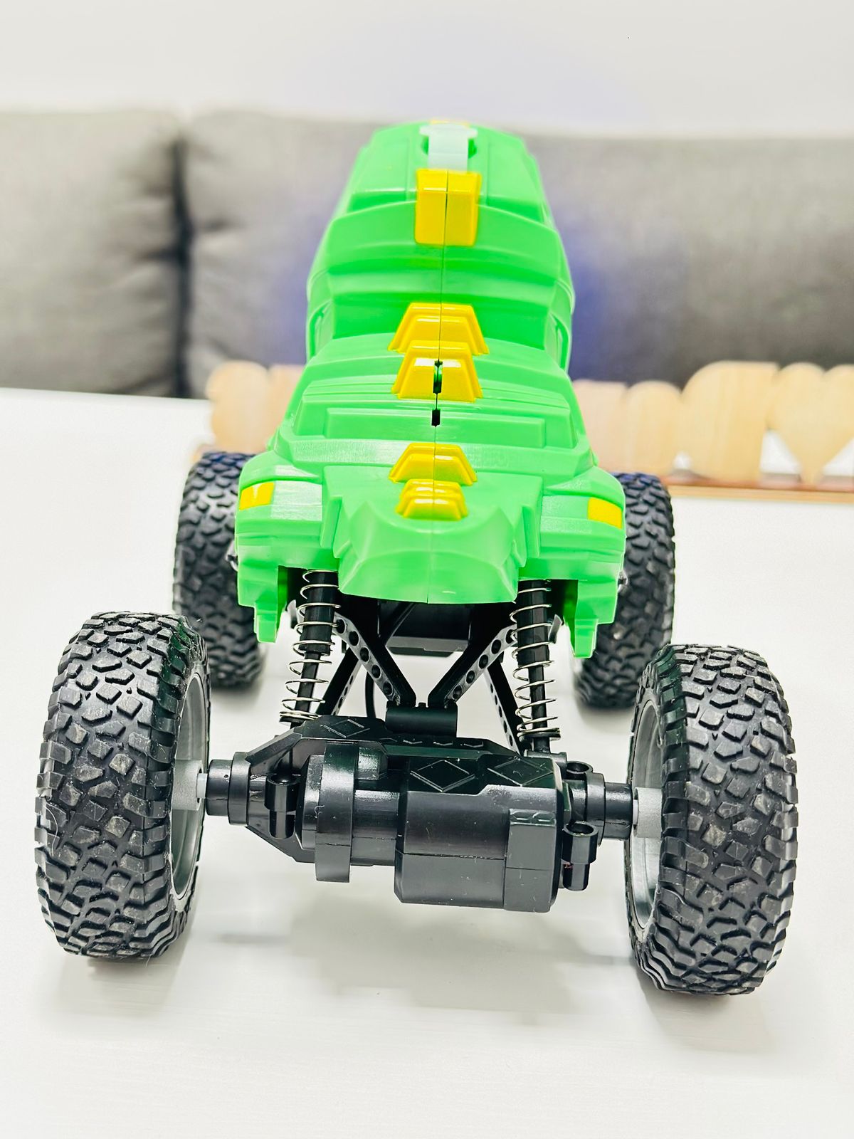 DALJINSKI UPRAVLJALNIK DINOSAUR 360 Z UČINKOM ŠKROPLJEČE VODE