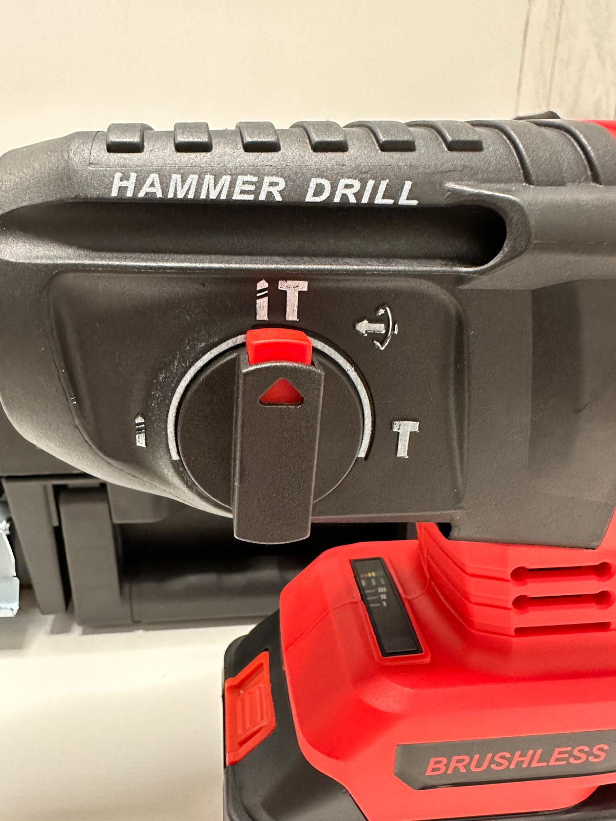 AKUMULATORSKI UDARNI VRTALNIK 2x5,0 Ah Li-ION BATERIJE 26 mm Z NASTAVKI KLADIVO