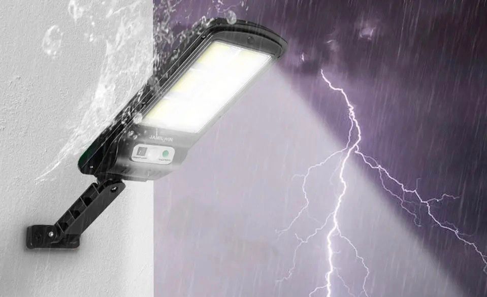 SONČNI REFLEKTOR S SENZORJEM S 120 LED LUČKAMI Z DRŽALOM IN DALJINSKIM UPRAVLJALNIKOM