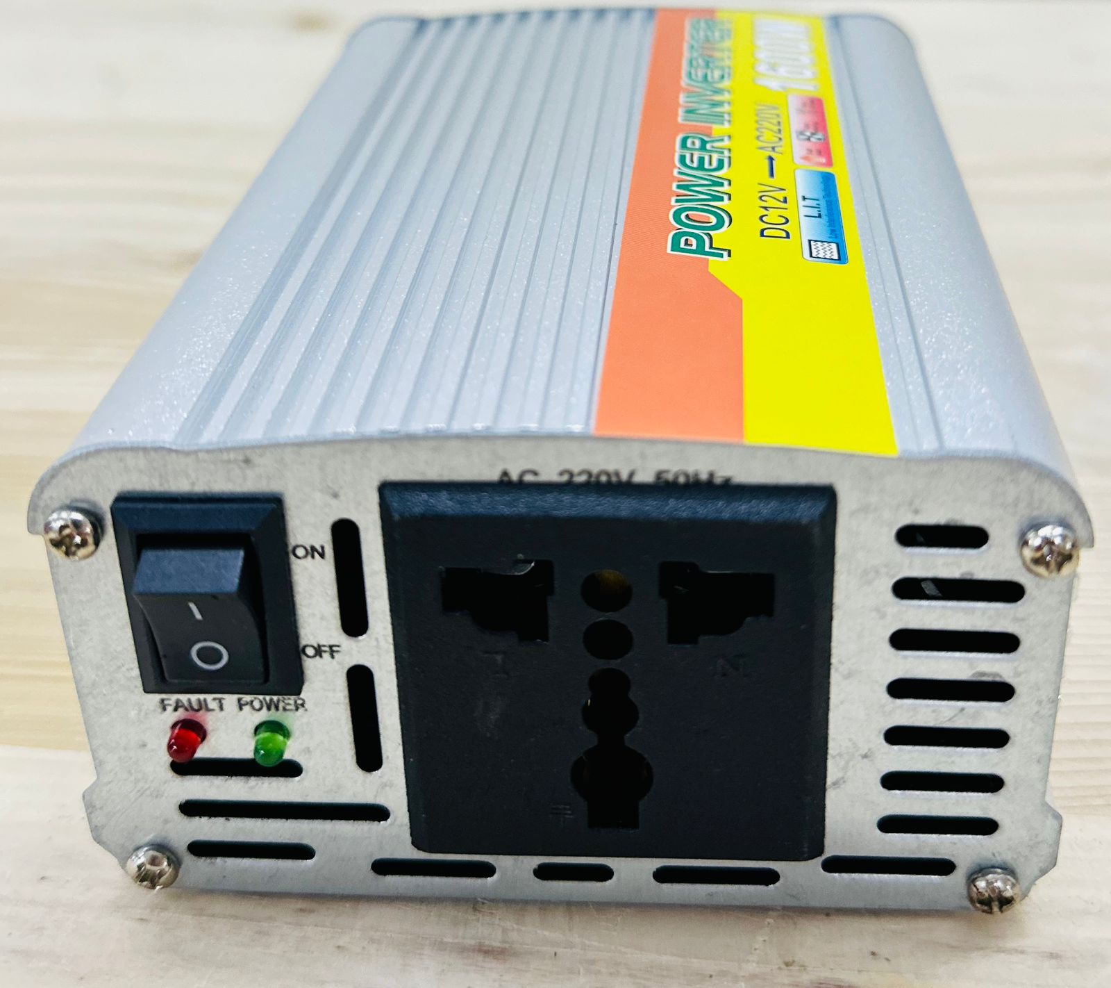 INVERTERSKI PRETVORNIK NAPETOSTI 1600 W