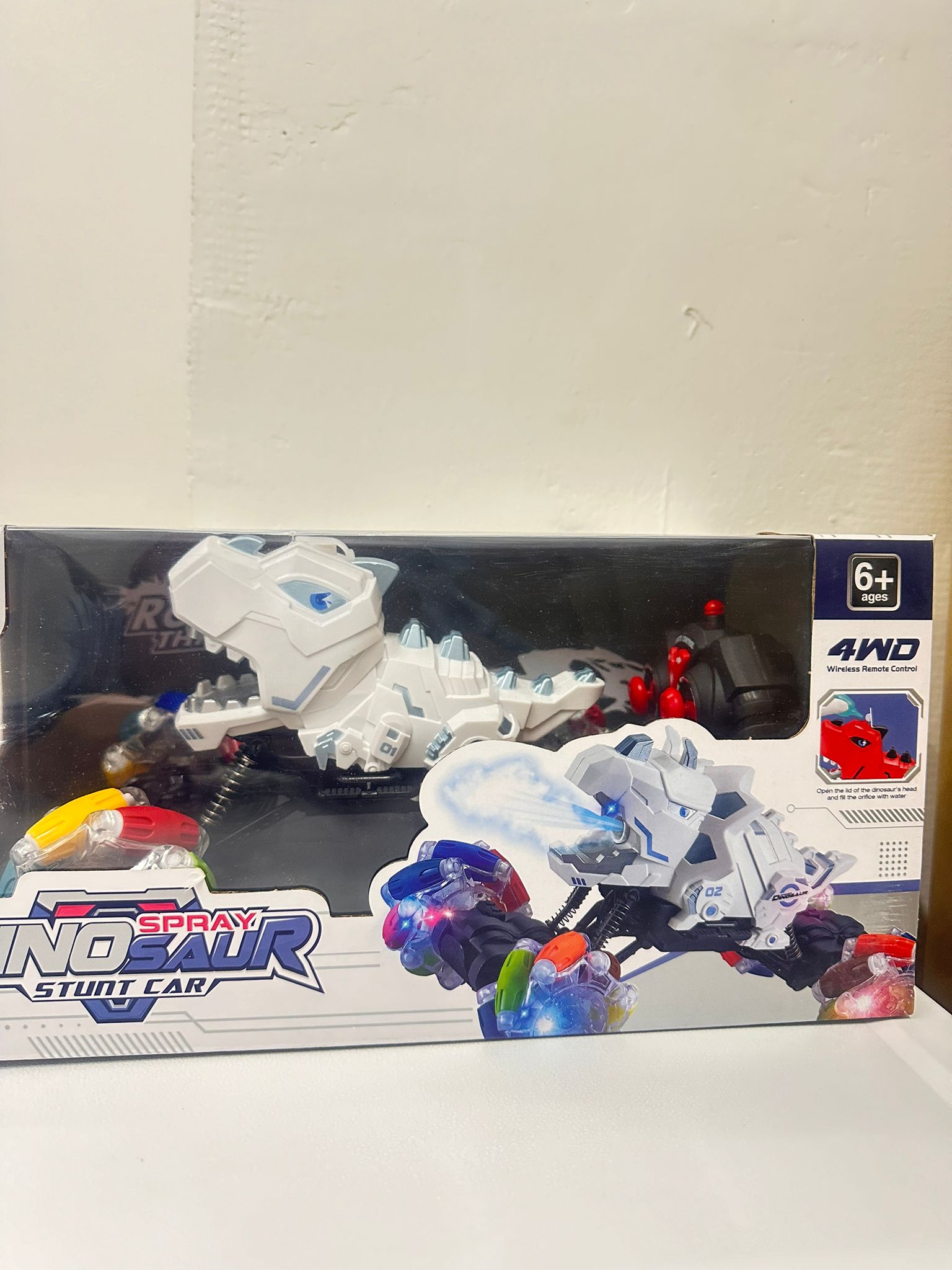 XXL DALJINSKI UPRAVLJALNIK DINOSAVER 360 Z UČINKOM BURLANJA VODNEGA PRŠENJA IN LED KOLESI