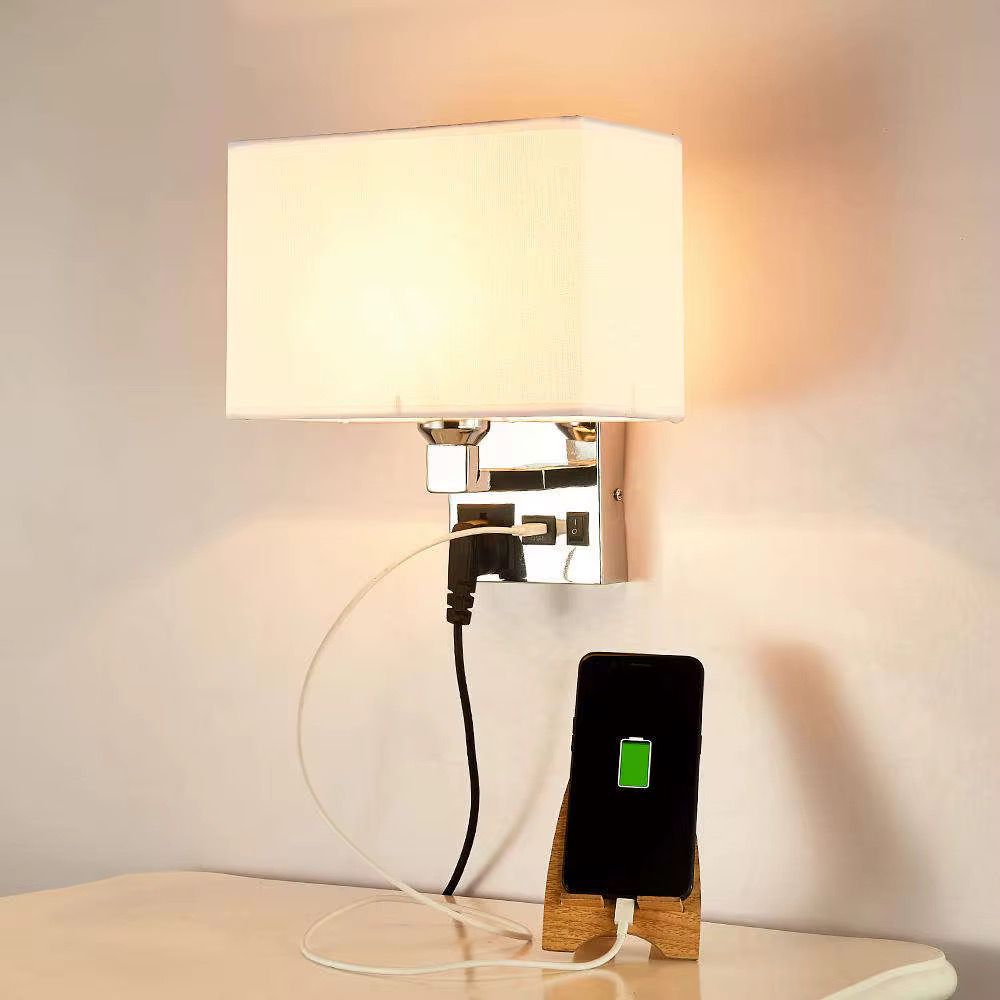 Stenska svetilka z vgrajenim USB/USB-C polnjenjem + vtičnica