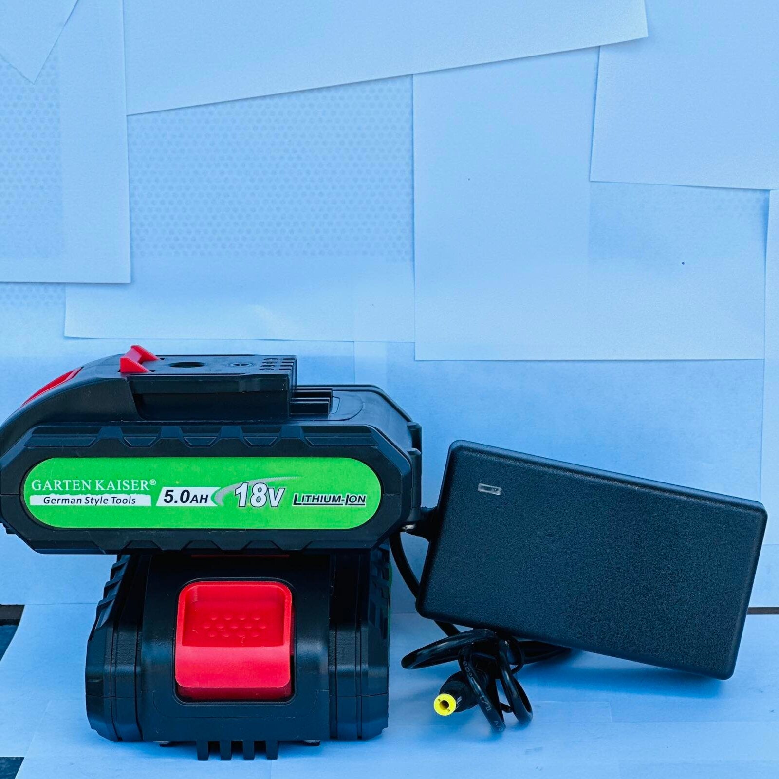 Akumulatorski vrtalnik Gk + 40-delni komplet